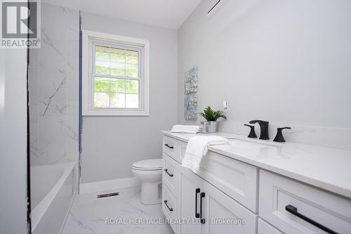 11450 Simcoe Street, Scugog, ON - Indoor Photo Showing Bathroom