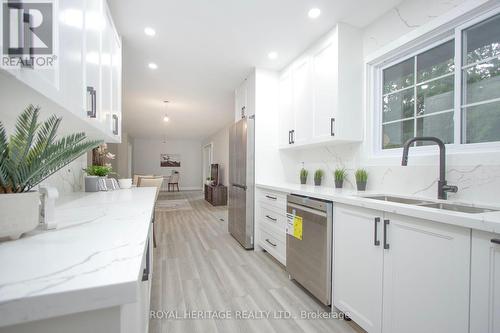 11450 Simcoe Street, Scugog, ON - Indoor Photo Showing Kitchen With Double Sink With Upgraded Kitchen