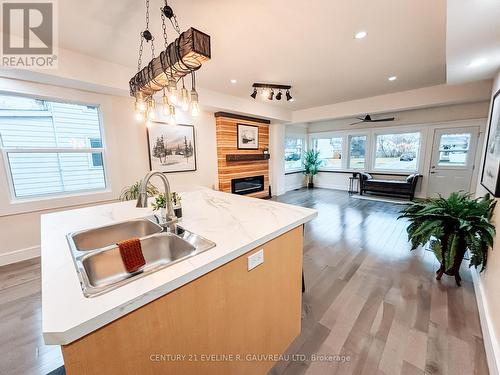 29 John Street, Temiskaming Shores (New Liskeard), ON - Indoor Photo Showing Kitchen With Double Sink