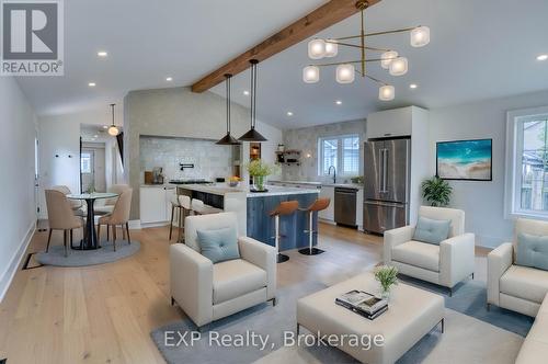 4306 Sixth Avenue, Niagara Falls (210 - Downtown), ON - Indoor Photo Showing Living Room