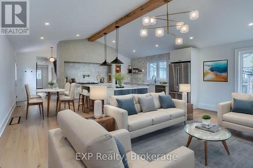 4306 Sixth Avenue, Niagara Falls (210 - Downtown), ON - Indoor Photo Showing Living Room