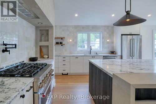 4306 Sixth Avenue, Niagara Falls (210 - Downtown), ON - Indoor Photo Showing Kitchen With Upgraded Kitchen