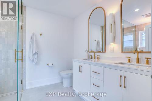 4306 Sixth Avenue, Niagara Falls (210 - Downtown), ON - Indoor Photo Showing Bathroom