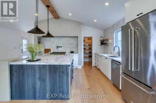 4306 Sixth Avenue, Niagara Falls (210 - Downtown), ON - Indoor Photo Showing Kitchen