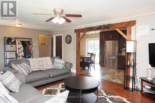 671 Balsam Lake Drive, Kawartha Lakes (Kirkfield), ON - Indoor Photo Showing Living Room