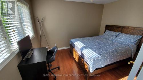 1884 Simcoe Boulevard, Innisfil, ON - Indoor Photo Showing Bedroom