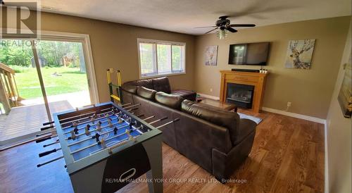 1884 Simcoe Boulevard, Innisfil, ON - Indoor Photo Showing Living Room With Fireplace