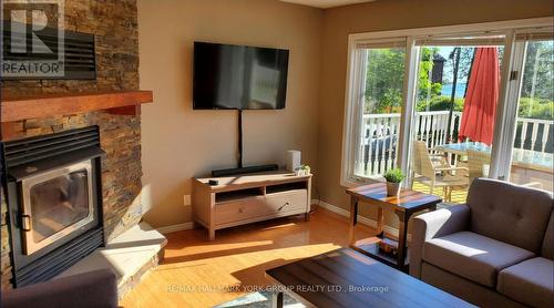 1884 Simcoe Boulevard, Innisfil, ON - Indoor Photo Showing Living Room With Fireplace