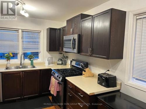 1884 Simcoe Boulevard, Innisfil, ON - Indoor Photo Showing Kitchen With Double Sink