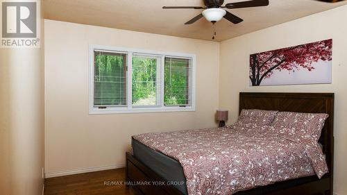 1884 Simcoe Boulevard, Innisfil, ON - Indoor Photo Showing Bedroom