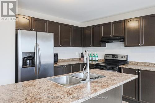 15 Davidson Drive, New Tecumseth, ON - Indoor Photo Showing Kitchen With Double Sink With Upgraded Kitchen