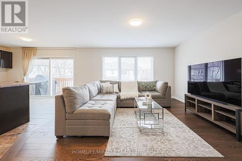 15 Davidson Drive, New Tecumseth, ON - Indoor Photo Showing Living Room