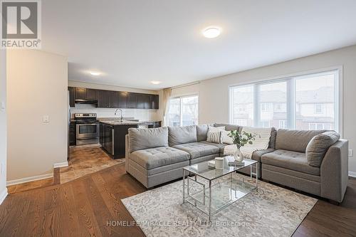 15 Davidson Drive, New Tecumseth, ON - Indoor Photo Showing Living Room