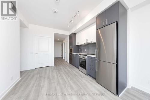 2411 - 50 Upper Mall Way, Vaughan, ON - Indoor Photo Showing Kitchen