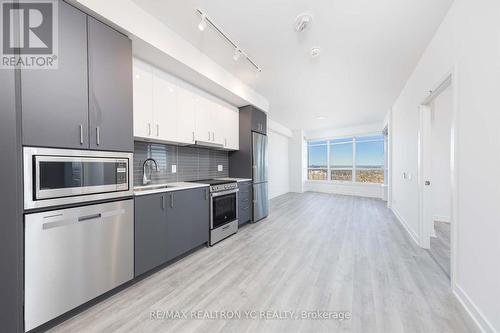 2411 - 50 Upper Mall Way, Vaughan, ON - Indoor Photo Showing Kitchen