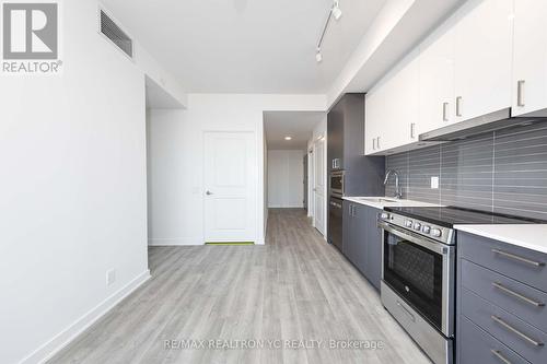 2411 - 50 Upper Mall Way, Vaughan, ON - Indoor Photo Showing Kitchen