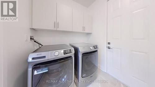 5 Lois Torrance Trail, Uxbridge, ON - Indoor Photo Showing Laundry Room