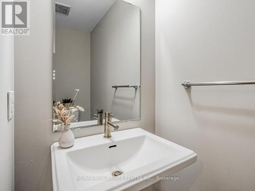 128 Burnhamthorpe Road E, Oakville, ON - Indoor Photo Showing Bathroom