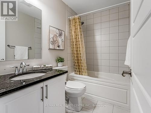 128 Burnhamthorpe Road E, Oakville, ON - Indoor Photo Showing Bathroom