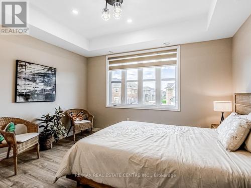 128 Burnhamthorpe Road E, Oakville, ON - Indoor Photo Showing Bedroom