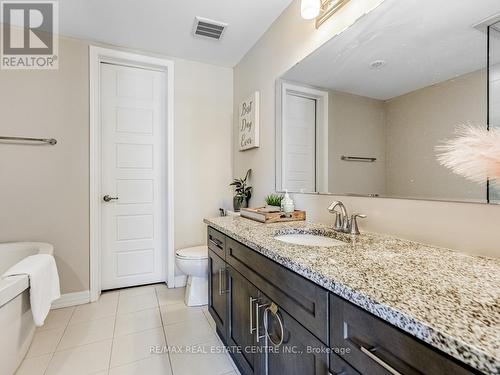 128 Burnhamthorpe Road E, Oakville, ON - Indoor Photo Showing Bathroom