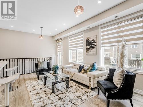 128 Burnhamthorpe Road E, Oakville, ON - Indoor Photo Showing Living Room