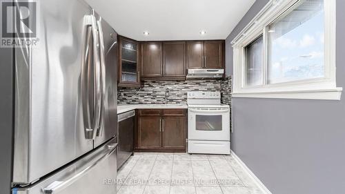 6 Darras Court, Brampton, ON - Indoor Photo Showing Kitchen