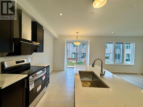 3031 Bramall Gardens, Oakville, ON - Indoor Photo Showing Kitchen