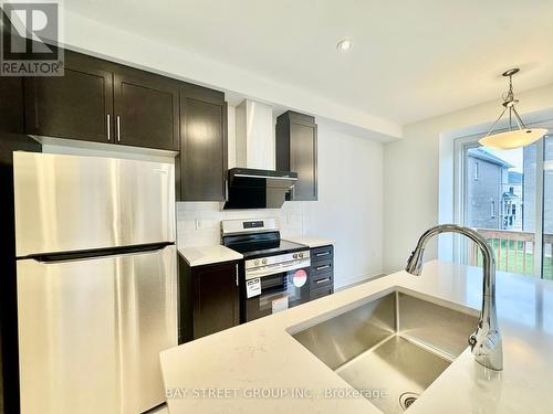 3031 Bramall Gardens, Oakville, ON - Indoor Photo Showing Kitchen