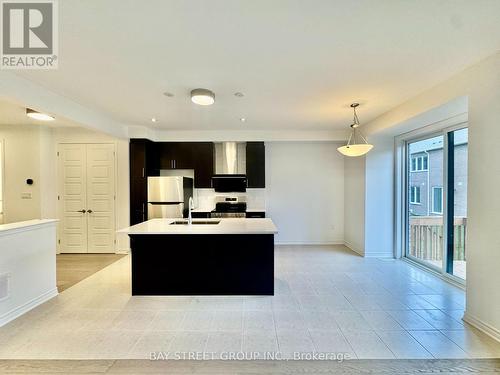 3031 Bramall Gardens, Oakville, ON - Indoor Photo Showing Kitchen