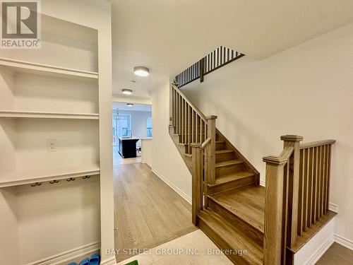 3031 Bramall Gardens, Oakville, ON - Indoor