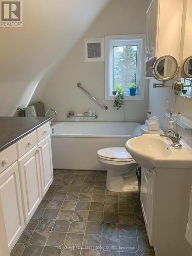 595 Old Goulais Bay Road, Sault Ste Marie, ON - Indoor Photo Showing Bathroom