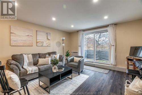 63 Baldoon Road Unit# 302, Chatham, ON - Indoor Photo Showing Living Room