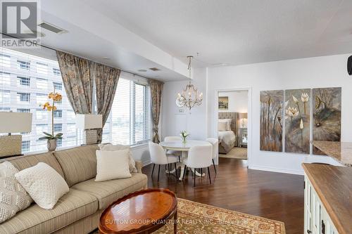 1911 - 385 Prince Of Wales Drive, Mississauga, ON - Indoor Photo Showing Living Room