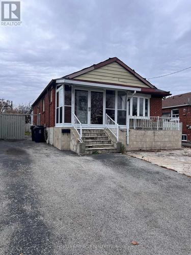 1040 Kennedy Road, Toronto, ON - Outdoor