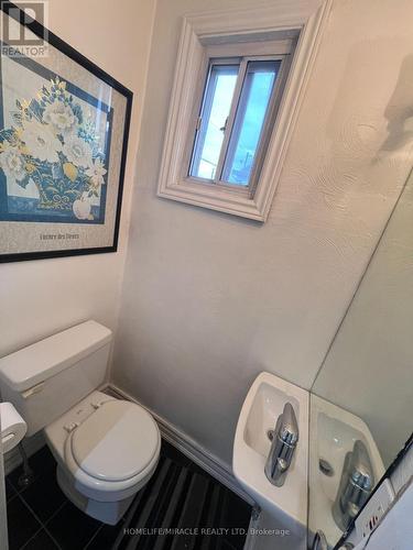 1040 Kennedy Road, Toronto, ON - Indoor Photo Showing Bathroom