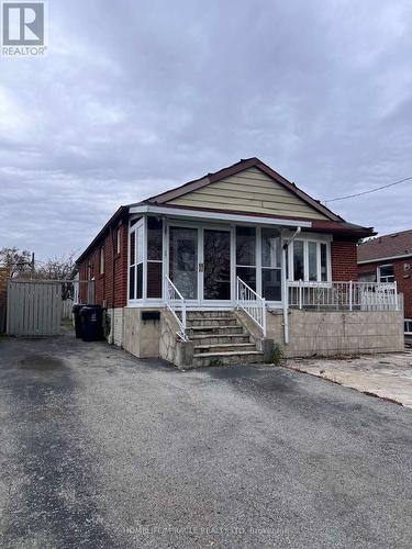 1040 Kennedy Road, Toronto, ON - Outdoor