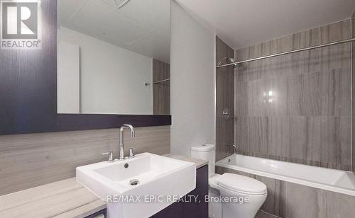 1215 - 88 Blue Jays Way, Toronto, ON - Indoor Photo Showing Bathroom