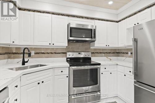 33 John Walter Crescent, Clarington, ON - Indoor Photo Showing Kitchen With Double Sink