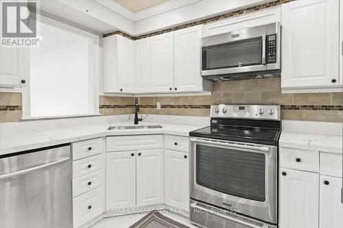 33 John Walter Crescent, Clarington, ON - Indoor Photo Showing Kitchen