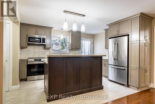 301 Kendalwood Road, Whitby, ON - Indoor Photo Showing Kitchen