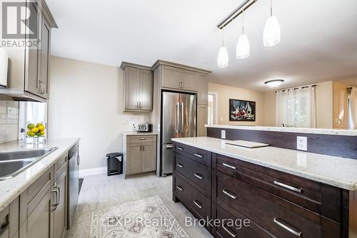 301 Kendalwood Road, Whitby, ON - Indoor Photo Showing Kitchen