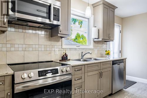 301 Kendalwood Road, Whitby, ON - Indoor Photo Showing Kitchen With Double Sink With Upgraded Kitchen