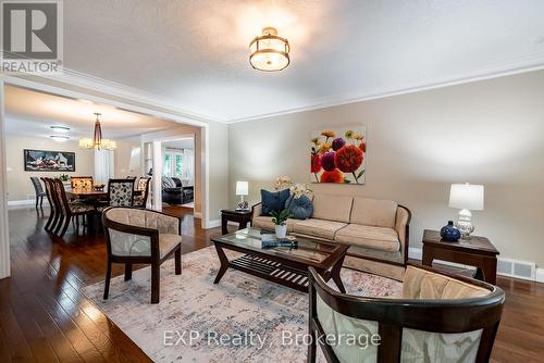 301 Kendalwood Road, Whitby, ON - Indoor Photo Showing Living Room