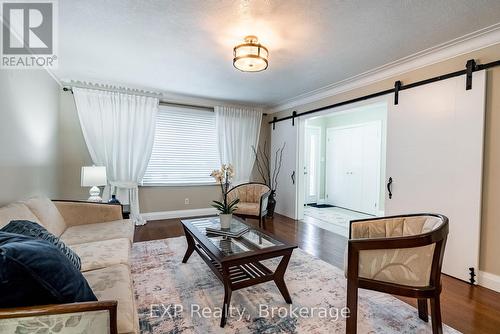 301 Kendalwood Road, Whitby, ON - Indoor Photo Showing Living Room