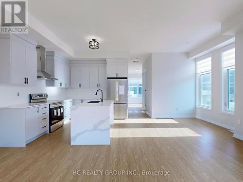 88 Millman Lane, Richmond Hill, ON - Indoor Photo Showing Kitchen With Upgraded Kitchen