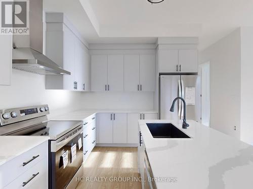 88 Millman Lane, Richmond Hill, ON - Indoor Photo Showing Kitchen With Upgraded Kitchen