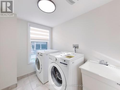 88 Millman Lane, Richmond Hill, ON - Indoor Photo Showing Laundry Room