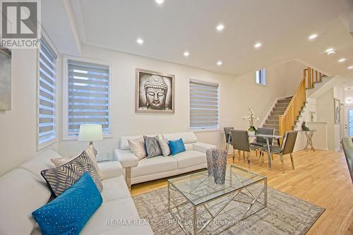 143 William Booth Avenue, Newmarket, ON - Indoor Photo Showing Living Room