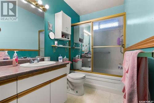 47 Cannon Street, Regina, SK - Indoor Photo Showing Bathroom